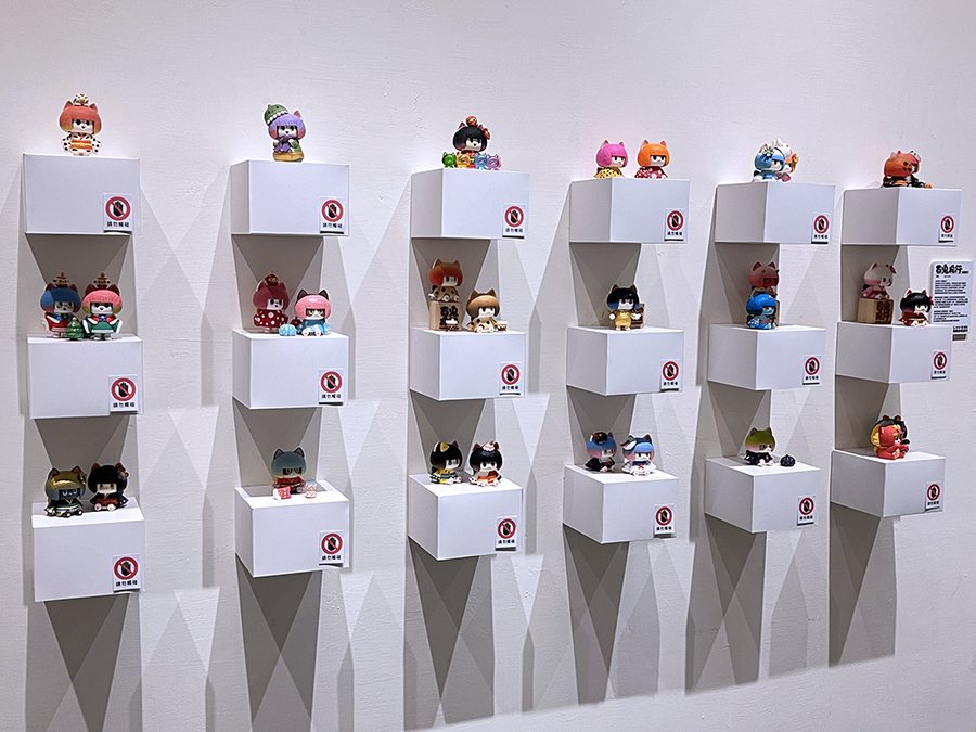 「神鬼動物」公仔牆，2025 個展