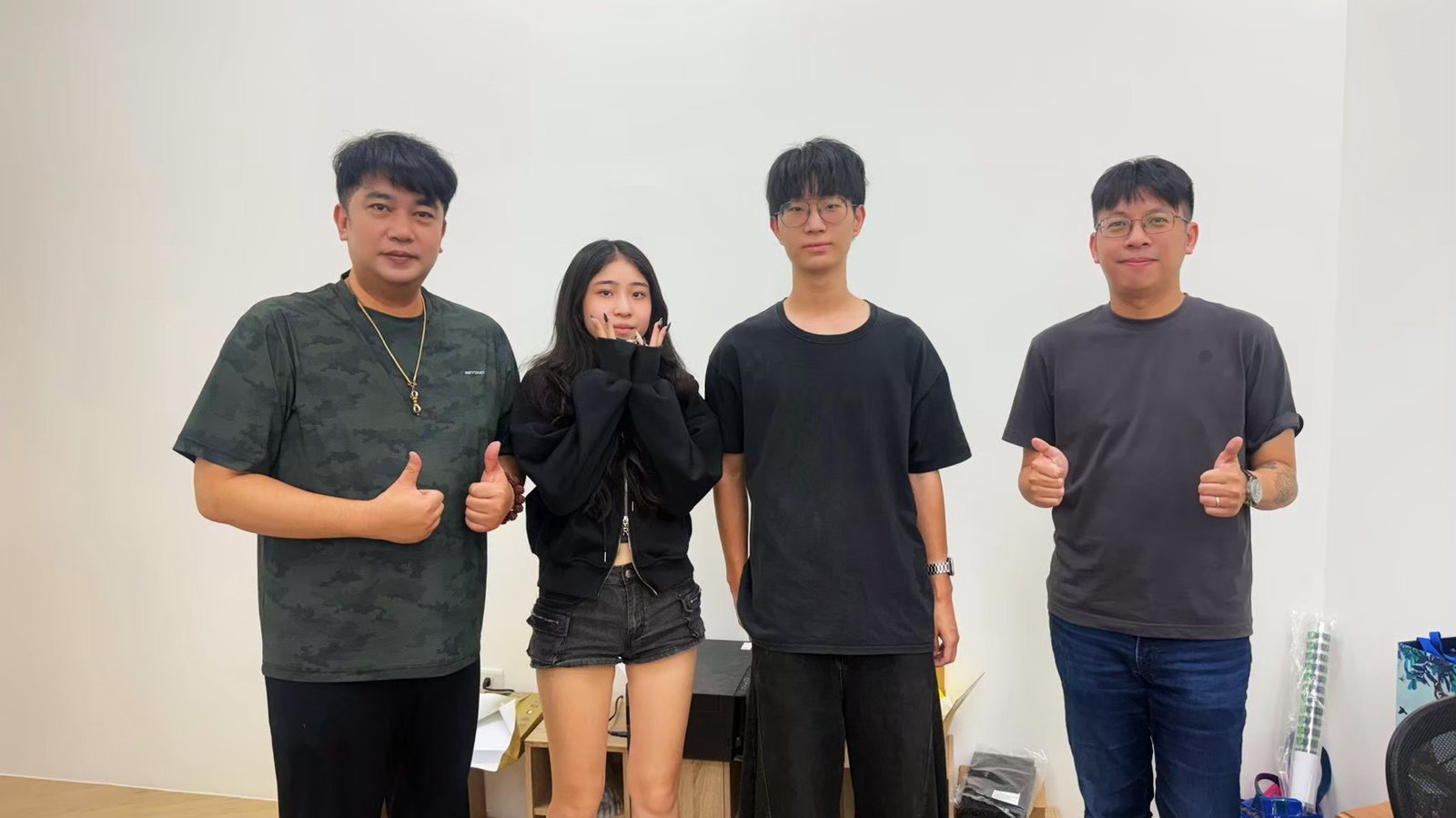 歐若拉業師、輔導老師與實習生合影